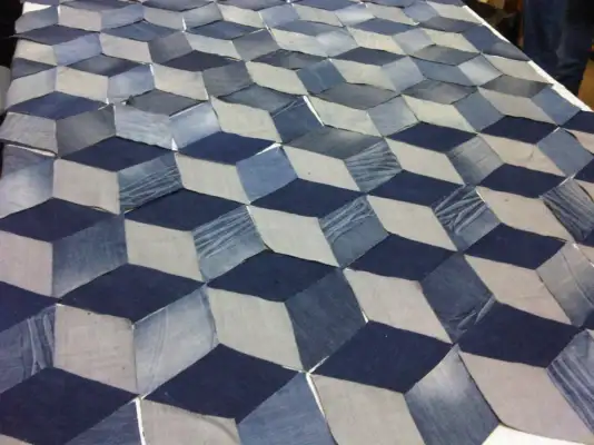 Patchwork met materiaal van oude spijkerbroeken